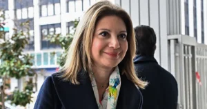 Μη αναστρέψιμο: Το κόμμα που εξαφάνισε η Καρυστιανού κάνει τους δημοσκόπους να σηκώσουν τα χέρια ψηλά