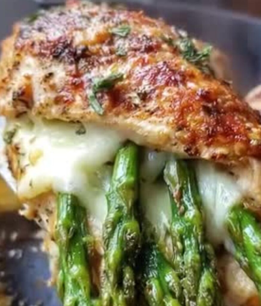 Συνταγή για κοτόπουλο γεμιστό με σπαράγγια και μοτσαρέλα