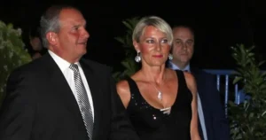 Νατάσα Παζαΐτη και Αλίκη Καραμανλή: Μητέρα και κόρη μαζί στο κέντρο – Η εικόνα που τράβηξε τα βλέμματα