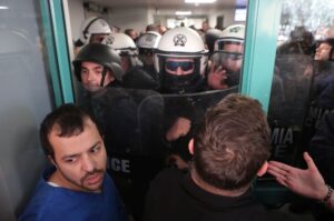 Νοσοκομείο Νίκαιας: Η αστυνομική συνοδεία Γεωργιάδη χτύπησε εργαζομένους