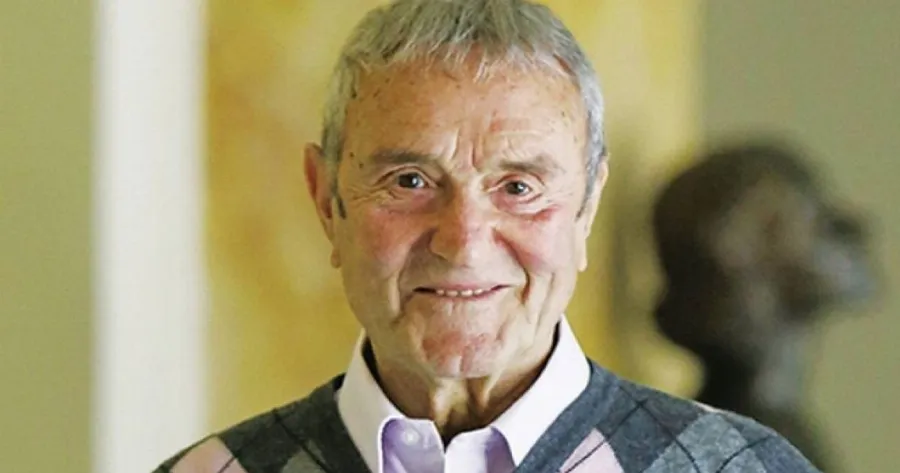 Ο Γιάννης Βογιατζής 100 ετών περιγράφει πώς έκοψε το τσιγάρο και τα μυστικά μακροζωίας του