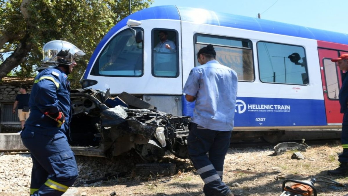 ΕΚΤΑΚΤΟ ΤΩΡΑ – Αυτοκίνητο συγκρούστηκε με Προαστιακό – Δυστυχώς ο οδηγός…
