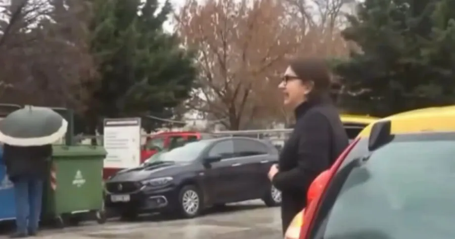 Περαστική τα βάζει με τους χειροκροτητές του ιδιοκτήτη της Βιολάντα: «Δεν ντρέπεστε λίγο – Πέντε νεκρές γυναίκες»