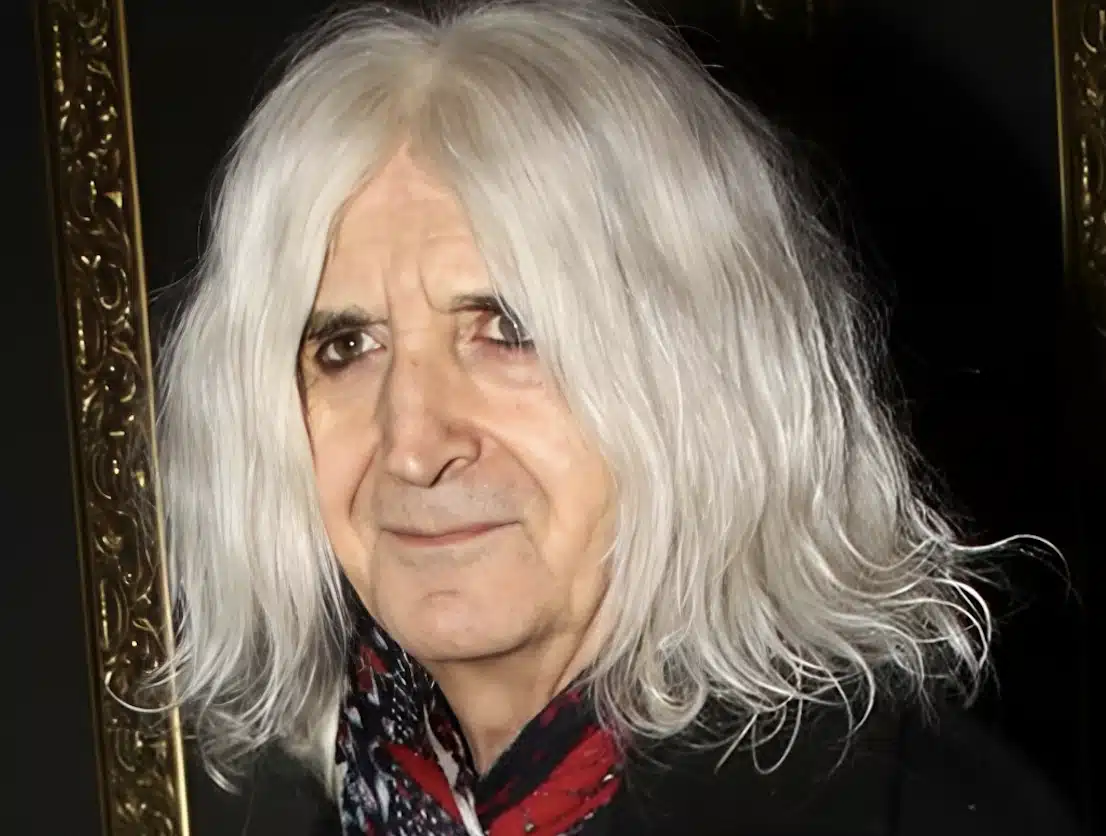 «Πιστεύετε σε έναν Θεό ο οποίος δε βοήθησε ποτέ γιατί δεν υπάρχει, αν γκρεμίσουμε τις εκκλησίες θα θεραπεύσουμε τη φτώχεια»