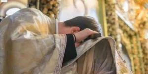 Απίστευτο σκηνικό στα Γιάννενα: Ιερέας εξομολόγησε μια νεαρή μητέρα. Δεν φαντάζεστε όμως αυτό που ακολούθησε