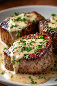 Ζουμερό Στέικ με Κρεμώδη Σάλτσα Σκόρδου