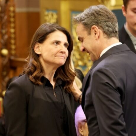 Δεν ήταν όλοι εκεί: Ποιοι επώνυμοι δεν έδωσαν το παρών στην κηδεία της Μαρινέλλας