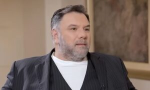 Ξεσπά ο Γρηγόρης Αρναούτογλου για την στρατιωτική παρέλαση: «Βλέπει όλος ο πλανήτης, δεν έχω λόγια»