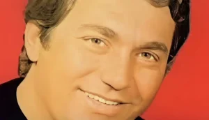 Πέθανε ξημερώματα ξεχασμένος. Κηδεύτηκε χωρίς την παρουσία συναδέλφων του πασίγνωστος λαϊκός βάρδος