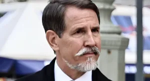 Ο Παύλος Ντε Γκρες στη μεγάλη στρατιωτική παρέλαση του Συντάγματος: «Σου ανάβει την ψυχή αυτό που συμβαίνει»