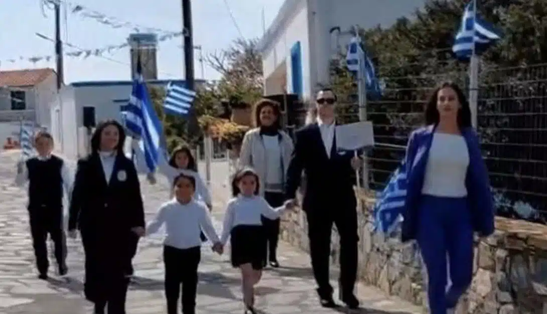 Μαθητές από τα Βριλήσσια ταξίδεψαν στο ακριτικό Αγαθονήσι για να μην παρελάσουν μόνα τους τα δύο παιδιά του νησιού