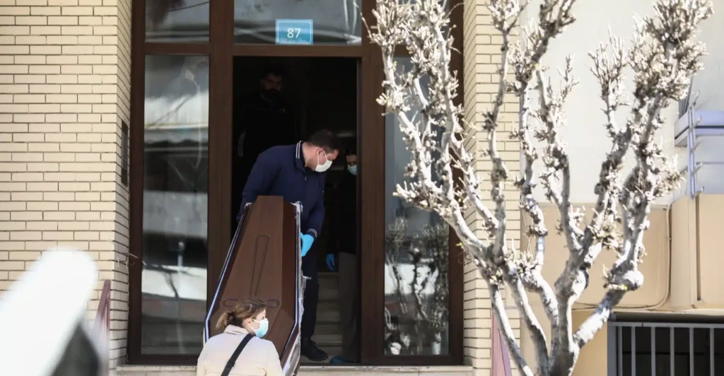 Θρίλερ στου Ζωγράφου: Nεκρές μητέρα και κόρη – Σοκ με τον γιο