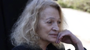 Τραγικές ώρες για την ηθοποιό Λουκία Πιστιόλα: Σε αναπηρικό καροτσάκι στην κηδεία, δυστυχώς πάσχει από…