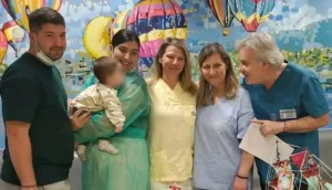 «Η ζωή νίκησε τον θάνατο»: Εκτός ΜΕΘ το μωρό από τη Ζάκυνθο που είχε προσβληθεί από μηνιγγίτιδα