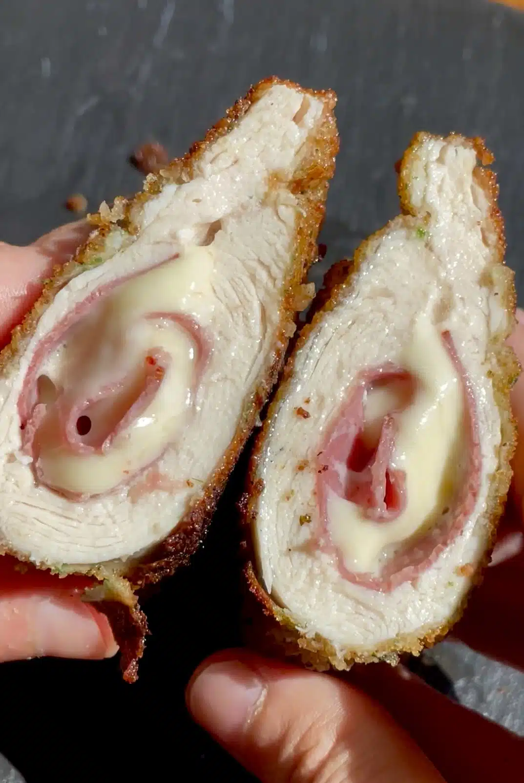 Κοτόπουλο cordon bleu με κρούστα παρμεζάνας