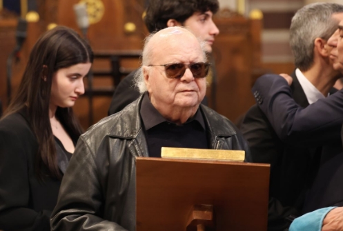 Δεν ήταν όλοι εκεί: Ποιοι επώνυμοι δεν έδωσαν το παρών στην κηδεία της Μαρινέλλας