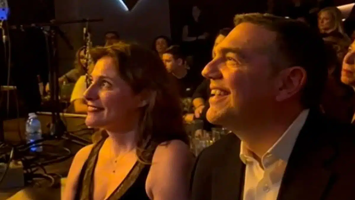 «Ό,τι νότες πω μέχρι το τέλος, είναι για σένα»: Η συγκλονιστική αφιέρωση του Μίλτου Πασχαλίδη στον Αλέξη Τσίπρα στον «Σταυρό του Νότου»