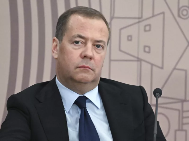 Μεντβέντεφ προειδοποιεί για Τρίτο Παγκόσμιο Πόλεμο – Οι πυρηνικές εκρήξεις στη Χιροσίμα θα μοιάζουν με «παιδικό παιχνίδι»