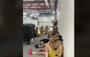 Αγωνία για την ομάδα Κ18 μπάσκετ του Άρη που έχει εγκλωβιστεί στο Αμπού Ντάμπι