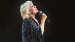 ΣΥΓΚΙΝΕΙ ΤΟ ΤΡΑΓΟΥΔΙ ΠΟΥ ΕΙΧΕ ΖΗΤΗΣΕΙ Η ΜΑΡΙΝΕΛΑ ΓΙΑ ΤΗΝ ΚΗΔΕΙΑ ΤΗΣ – ΔΥΣΤΥΧΩΣ ΔΕΝ…