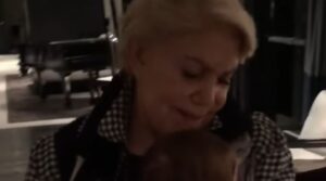 Μαρινέλλα: Το σπάνιο βίντεο όπου νανουρίζει την κόρη πασίγνωστης τραγουδίστριας