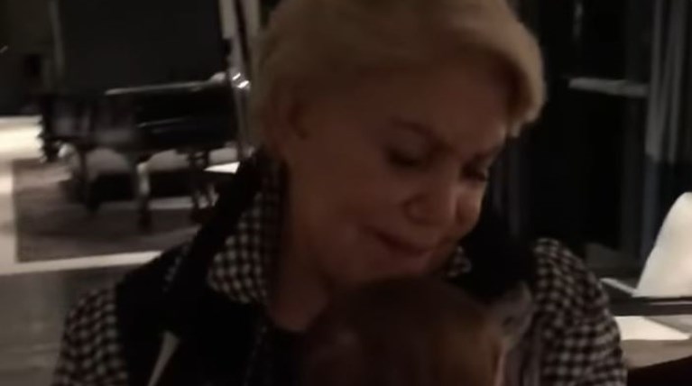 Μαρινέλλα: Το σπάνιο βίντεο όπου νανουρίζει την κόρη πασίγνωστης τραγουδίστριας