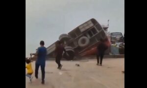 Λεωφορείο έπεσε σε ποτάμι – Έχουμε νεκρούς