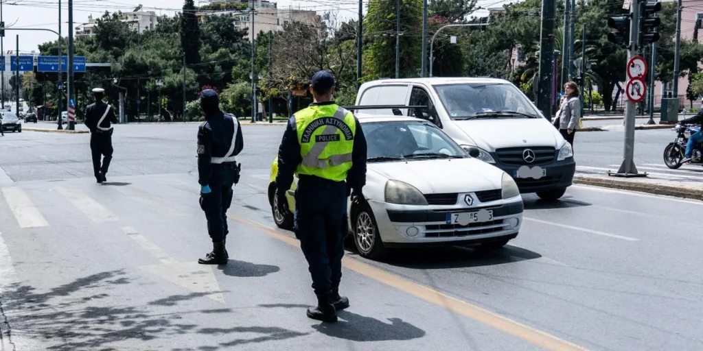 Πρόστιμο 350 ευρώ για αυτό το χαρτί στο αυτοκίνητο -Γιατί πρέπει να το έχουμε όλοι μαζί μας