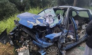 ΙΧ συγκρούστηκε με λεωφορείο που μετέφερε παιδιά – Σε σοβαρή κατάσταση ο οδηγός