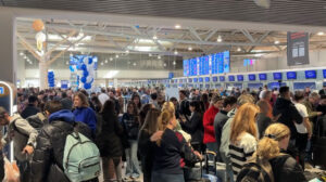 Χαμός με την επιβατική κίνηση στο «Ελευθέριος Βενιζέλος»