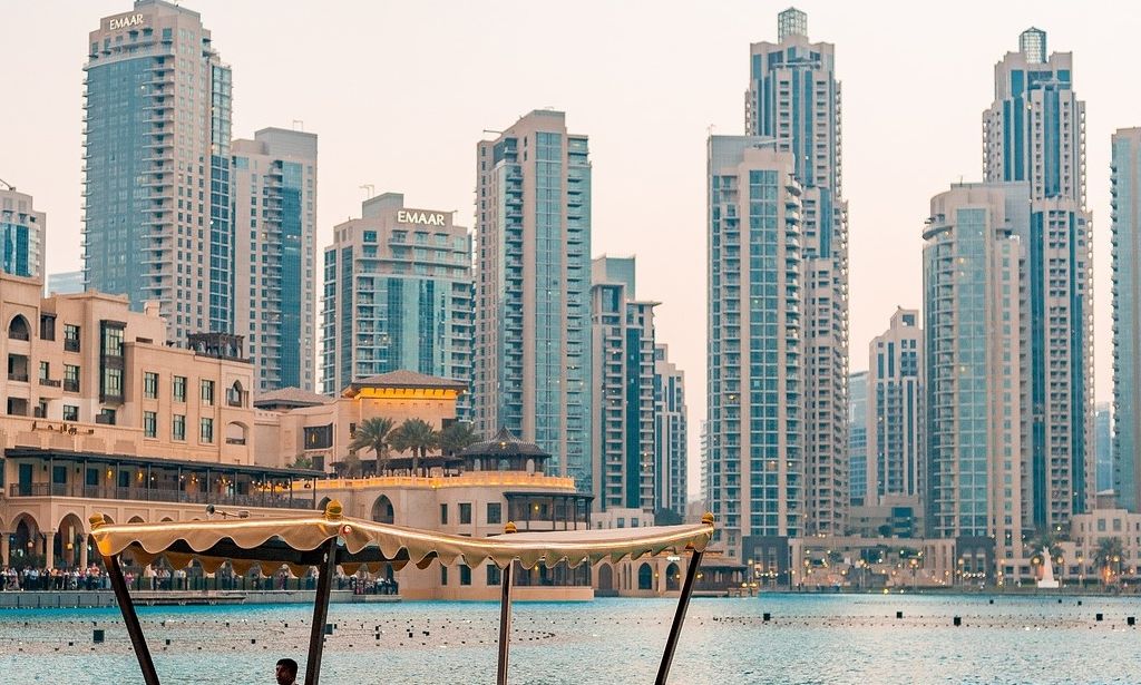 Το Ντουμπάι σε πλήρη κατάρρευση: Αποθέματα νερού για 48 ώρες – Φήμες για επιβολή capital controls