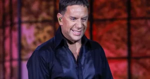 Είπε να βάλουν όλοι μαύρα κι αυτός «έσκασε» έτσι: Χαμός στο πάρτι γενεθλίων του Μαζωνάκη – «Θα ήθελα να κάνω μία μεγάλη συνέντευξη με τον…»