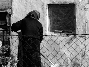 ΚΛΑΙΕΙ όλη η χώρα: Πέθανε η «κυρά» Ρηνιώ – Η γυναίκα σύμβολο της Ελλάδας