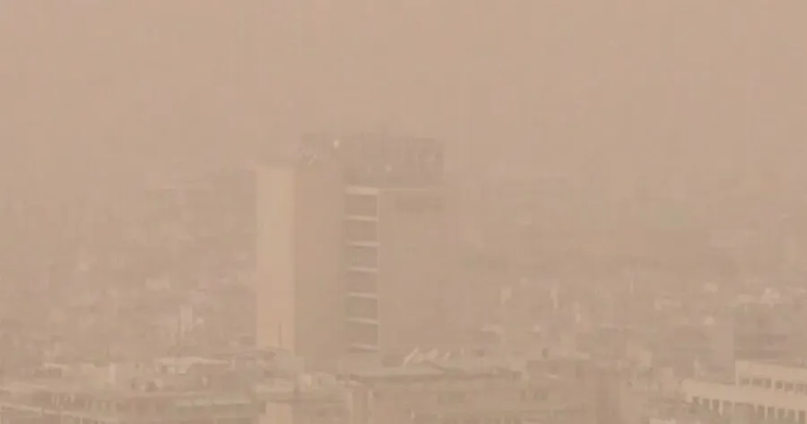 Η Ελλάδα «πνίγεται» από την αφρικανική σκόνη – Πότε θα βρέξει λάσπη και πού;