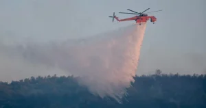 Μεγάλη φωτιά τώρα στη χώρα μας – Σηκώθηκαν εναέρια μέσα