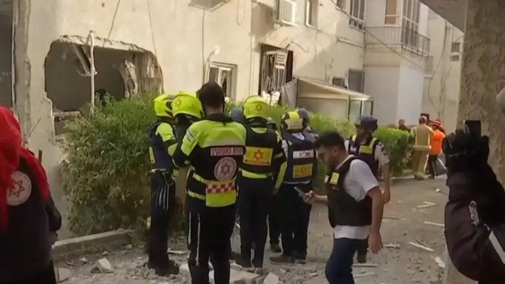 ΕΚΤΑΚΤΟ ΤΩΡΑ ΓΙΑ ΤΟ ΣΥΝΕΡΓΕΙΟ ΤΗΣ ΕΡΤ – ΕΠΕΣΕ ΠΥΡΑΥΛΟΣ ΤΗΝ ΩΡΑ ΠΟΥ ΜΕΤΕΔΙΔΑΝ – ΑΝΑΦΟΡΕΣ ΓΙΑ ΤΡΑΥΜΑΤΙΕΣ