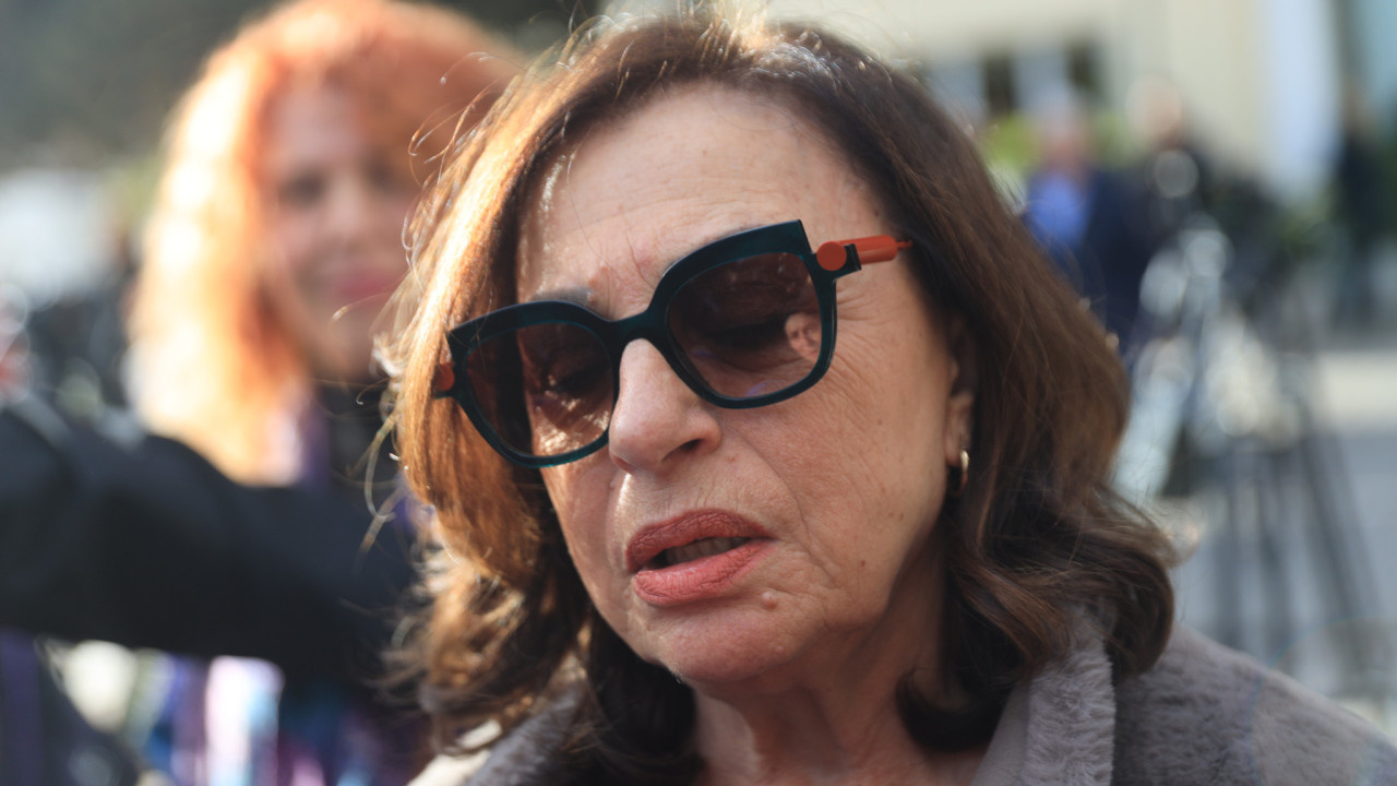 Θρήνος για την Χάρις Αλεξίου – «Έφυγες νωρίς»