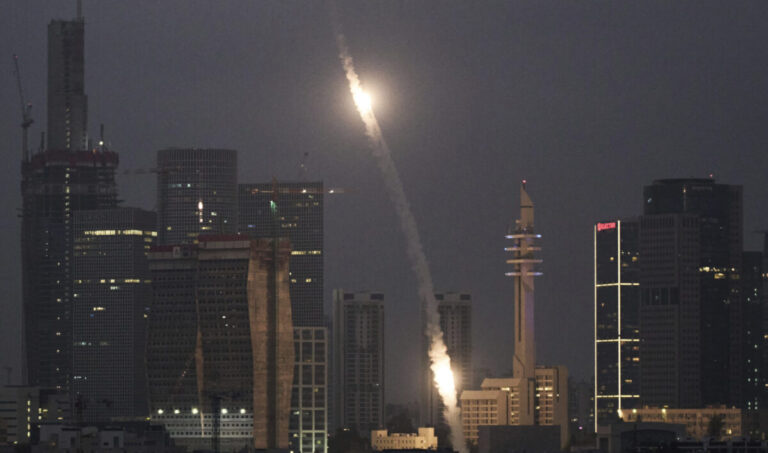 ΤΡΟΜΟΣ ΣΕ ΟΛΟ ΤΟΝ ΠΛΑΝΗΤΗ: «Σήκωσαν» βομβαρδιστικά Β-2