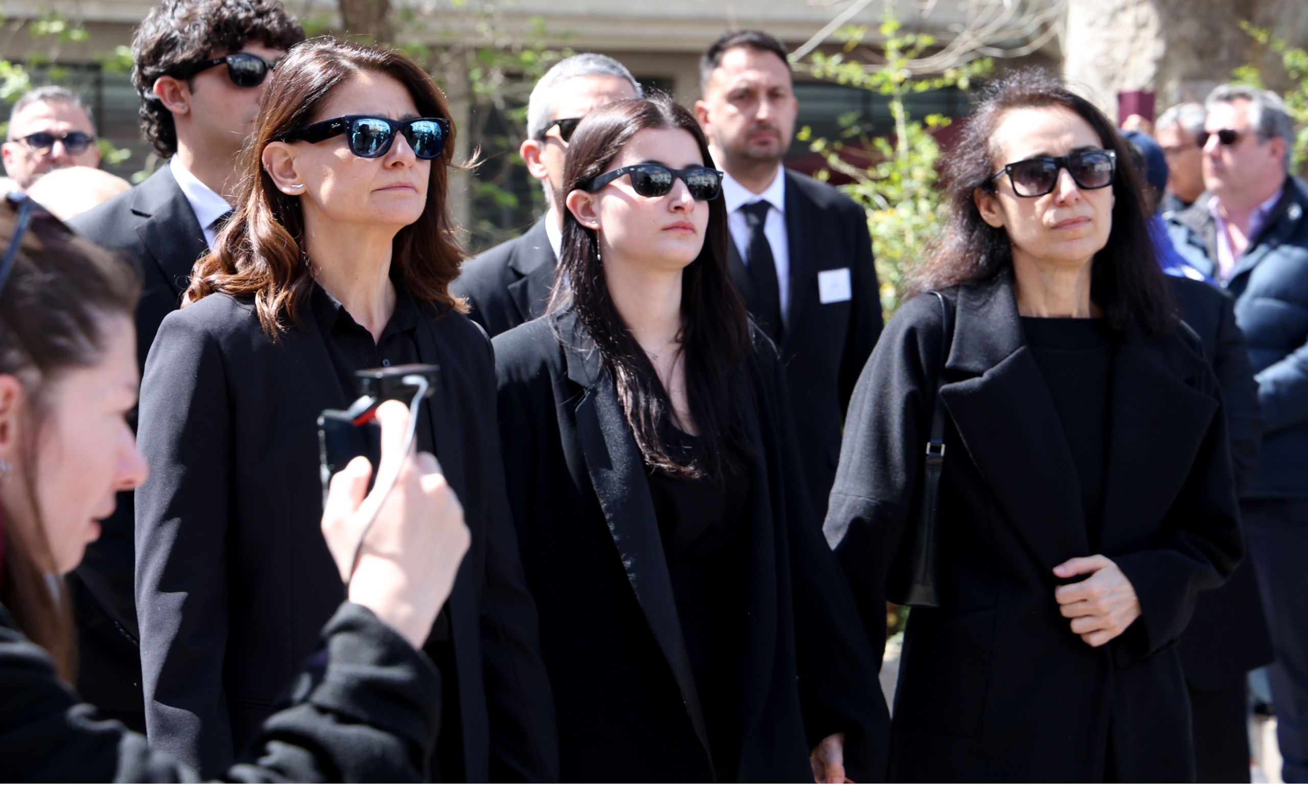 Δημήτρης και Μελίνα Δασκαλοπούλου: Ποια είναι τα δύο εγγόνια της Μαρινέλλας – Οι τραγικές φιγούρες στην κηδεία της