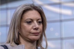 Αυτός είναι ο αρχηγός στο κόμμα Καρυστιανού – Ούτε Ντε Γκρες, ούτε κανένας