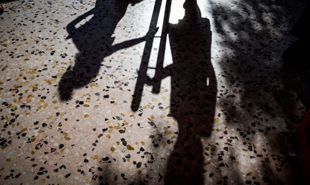 ΕΚΤΑΚΤΟ: Μαθήτρια έπεσε στο κενό από γυμνάσιο των Αθηνών – Οι πρώτες πληροφορίες