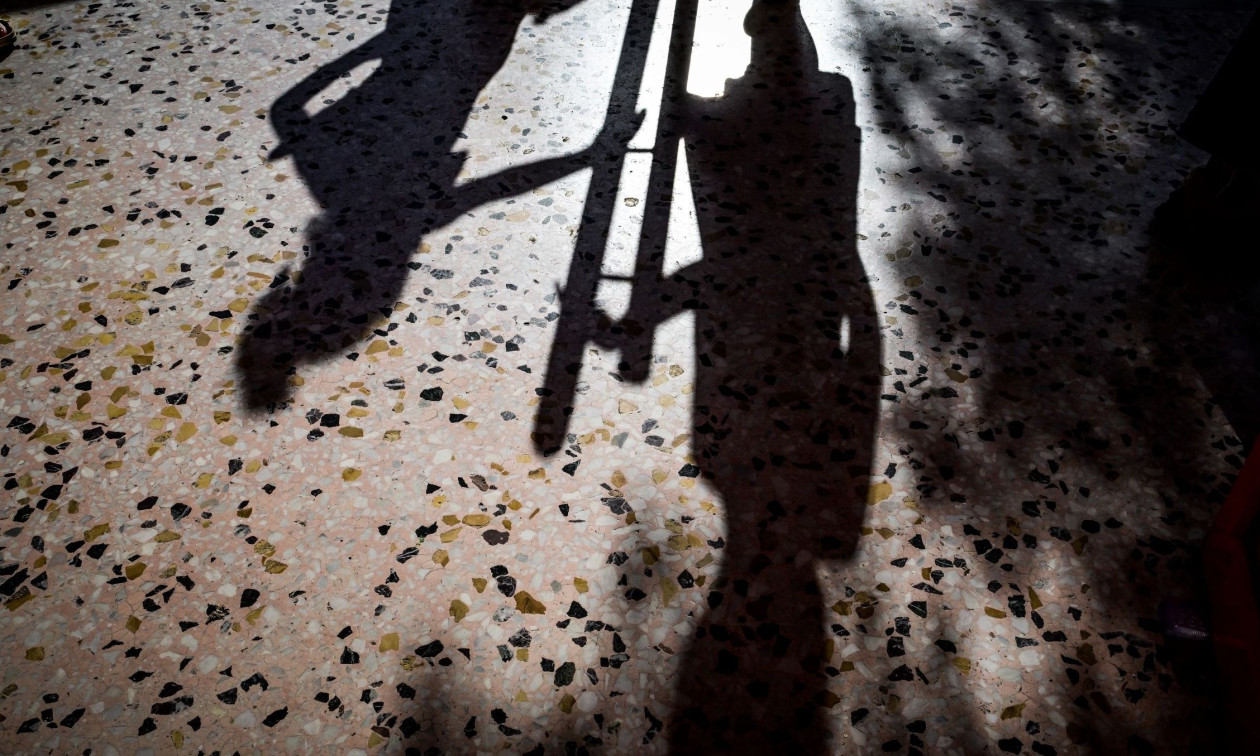 ΕΚΤΑΚΤΟ: Μαθήτρια έπεσε στο κενό από γυμνάσιο των Αθηνών – Οι πρώτες πληροφορίες