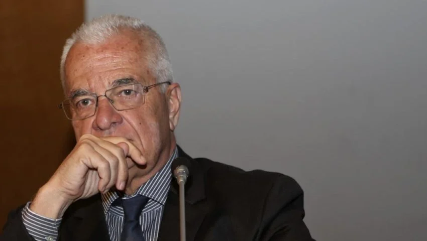 Ο Γιάννης Πρετεντέρης χαρακτήρισε το διάγγελμα του Μητσοτάκη ως μια επιβεβλημένη προσπάθεια να ξεμπλέξει οριστικά η κυβέρνηση με τον ΟΠΕΚΕΠΕ.