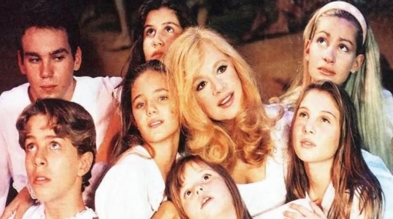 Την έβγαλαν 1η φορά στη δημοσιότητα, 30 χρόνια μετά τον θάνατό της: Φώτο της Αλίκης, κάθεται βουρκωμένη στα παρασκήνια της τελευταίας της παράστασης