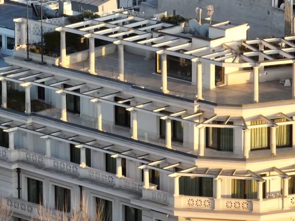 Περνάνε κάθε μέρα από έξω χιλιάδες Έλληνες, κανείς δεν ξέρει όμως τίνος είναι: Αυτό είναι το ακριβότερο ακίνητο που πωλήθηκε ποτέ στην Ελλάδα – Η εξωφρενική τιμή