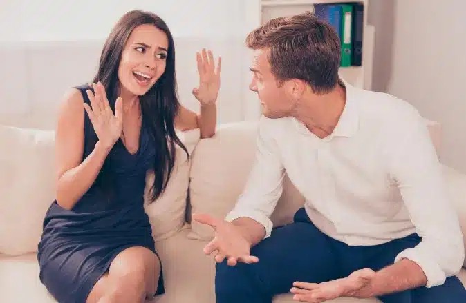 11 έξυπνες φράσεις που χρησιμοποιούν οι έξυπνοι άνθρωποι για να τελειώνουν τους καβγάδες χωρίς ένταση