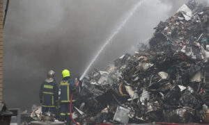 ΦΩΤΙΑ ΤΩΡΑ: ΚΑΙΓΕΤΑΙ ΠΑΣΙΓΝΩΣΤΗ ΕΤΑΙΡΙΑ ΤΗΣ ΘΕΣΣΑΛΟΝΙΚΗΣ – ΜΗΝΥΜΑ 112 ΣΤΟΥΣ ΚΑΤΟΙΚΟΥΣ