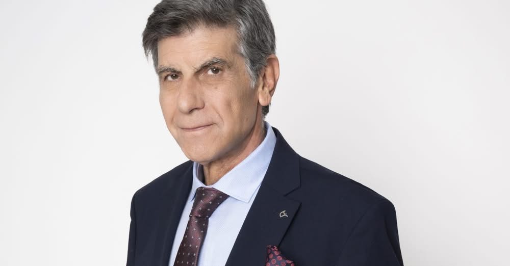 Γιάννης Μπέζος: «Είναι αδιανόητο να ζεις υπό την ομηρία του άλλου υποδυόμενος τον ευτυχισμένο»