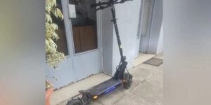 «Ο οδηγός ήταν γεμάτος αίματα και έκλαιγε πάνω από τον 13χρονο» λέει ο θείος του παιδιού – «Φώναζε “Κωνσταντίνε, Κωνσταντίνε” και δεν αντιδρούσε»