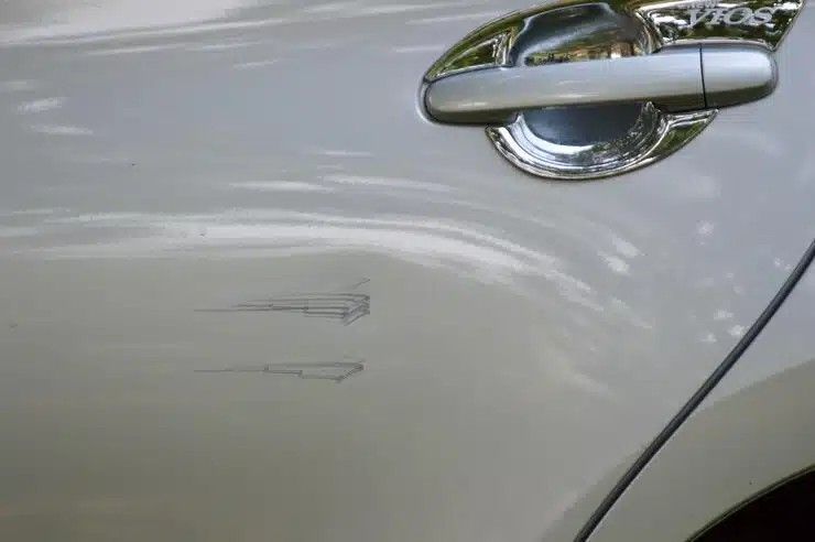 Γρατζουνιές στο αμάξι; Δοκιμάστε αυτά τα εύκολα και οικονομικά κόλπα